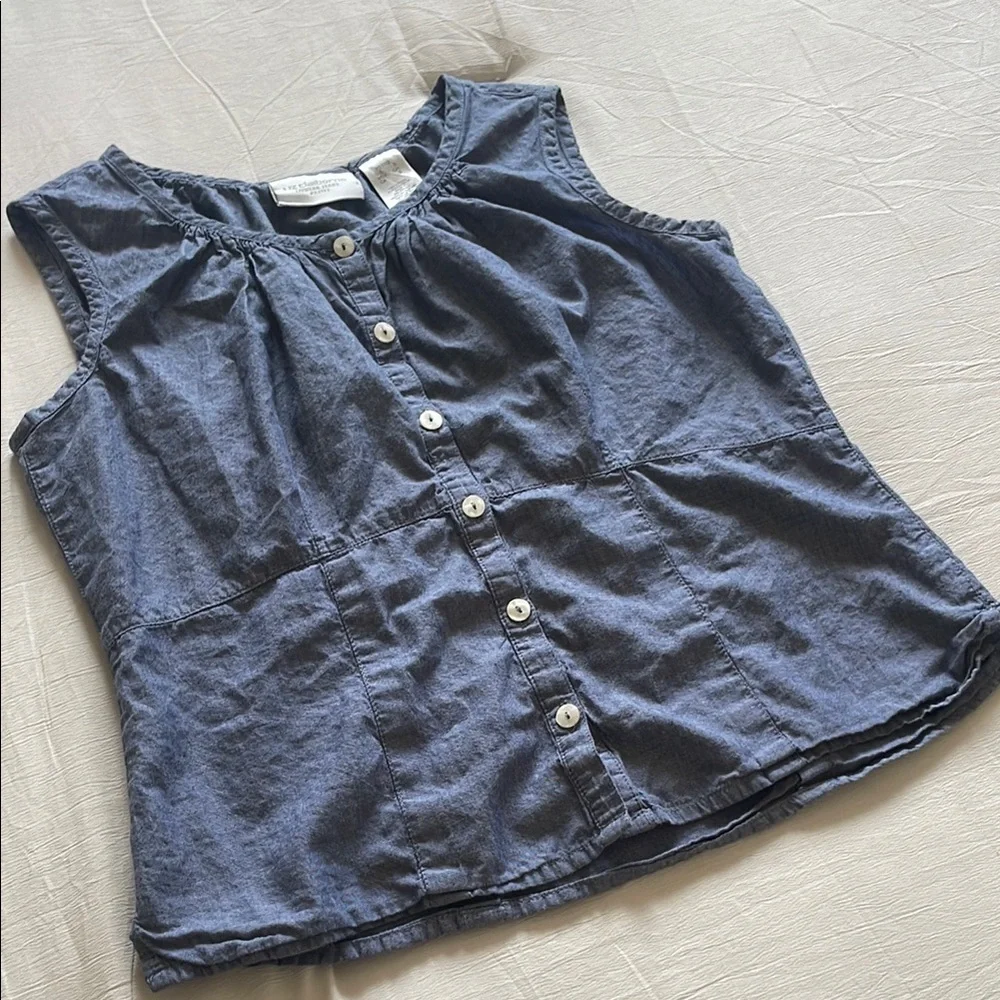 Women's Sleeveless Button-Down Chambray Top - Blue